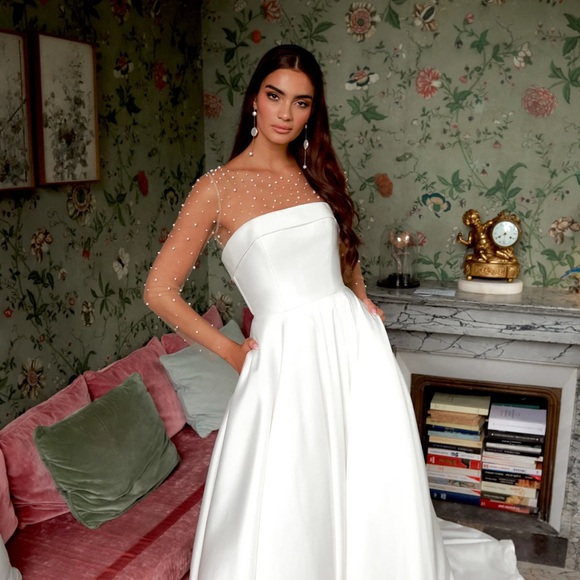 Sincerity Bridal Ivory Gown - Picture 2 of 10